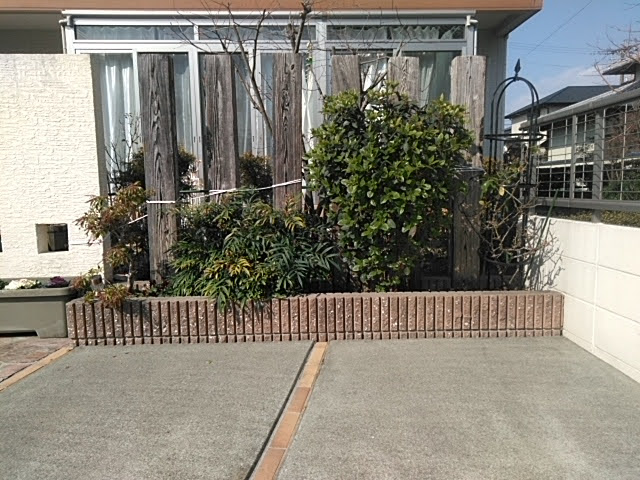木から風通しの良い目隠しフェンスへ
